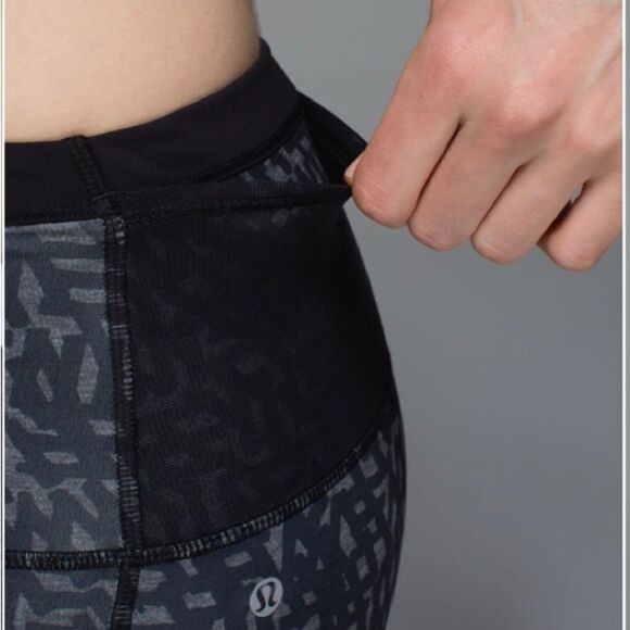 Lululemon running in the city 7/8 tight full on luxtreme size 4 - Picture 5 of 15